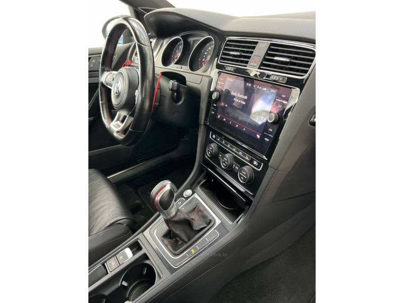 VOLKSWAGEN - GOLF - 2014/2014 - Preta - R$ 139.900,00