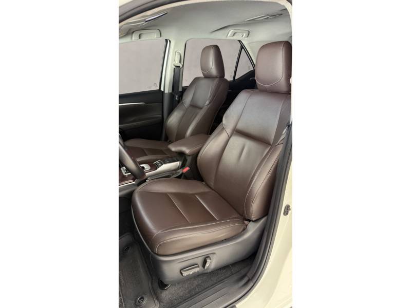 TOYOTA - HILUX - 2012/2013 - Branca - R$ 249.900,00