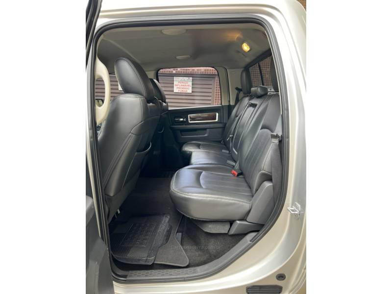 DODGE - RAM - 2011/2012 - Prata - R$ 209.900,00