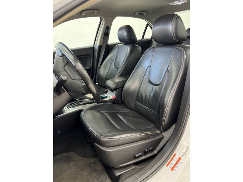 FORD - FUSION - 2010/2011 - Branca - R$ 44.900,00