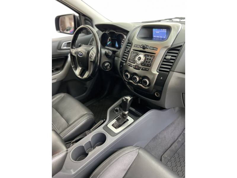 FORD - RANGER - 2015/2016 - Preta - R$ 124.900,00
