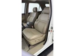 TOYOTA - HILUX SW4 - 2012/2013 - Branca - R$ 139.900,00