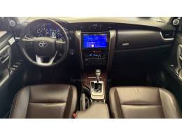 TOYOTA - HILUX - 2012/2013 - Branca - R$ 249.900,00