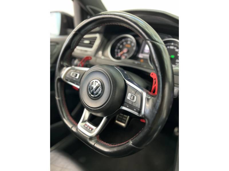 VOLKSWAGEN - GOLF - 2014/2014 - Preta - R$ 139.900,00