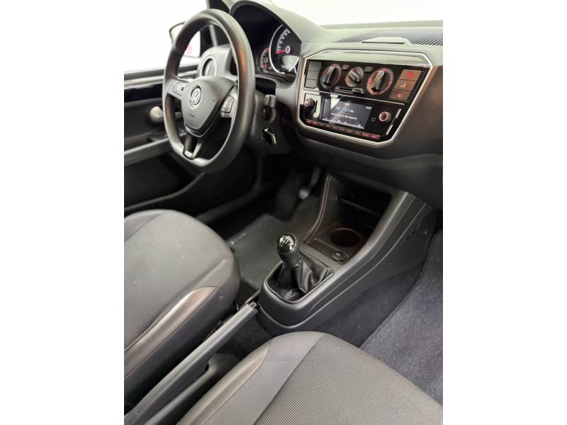 VOLKSWAGEN - UP - 2020/2021 - Preta - R$ 69.900,00