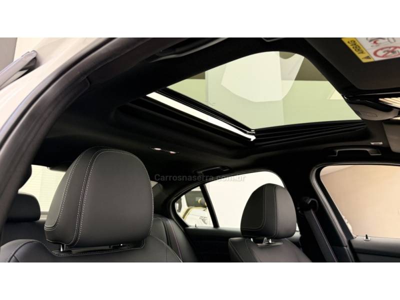 BMW - 320I - 2022/2022 - Branca - R$ 239.900,00