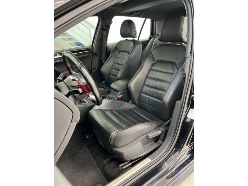 VOLKSWAGEN - GOLF - 2014/2014 - Preta - R$ 139.900,00