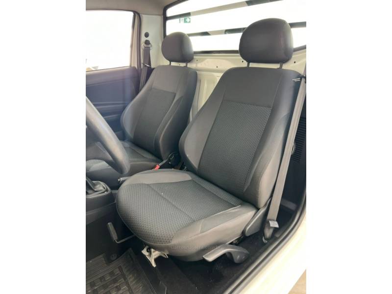 VOLKSWAGEN - SAVEIRO - 2022/2022 - Branca - R$ 69.900,00