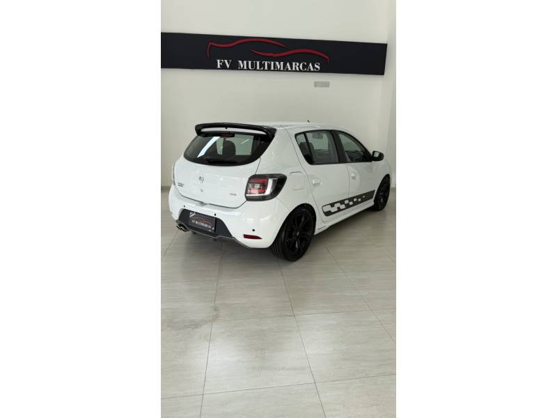 RENAULT - SANDERO - 2016/2017 - Branca - R$ 66.900,00