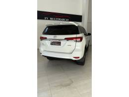 TOYOTA - HILUX - 2012/2013 - Branca - R$ 249.900,00