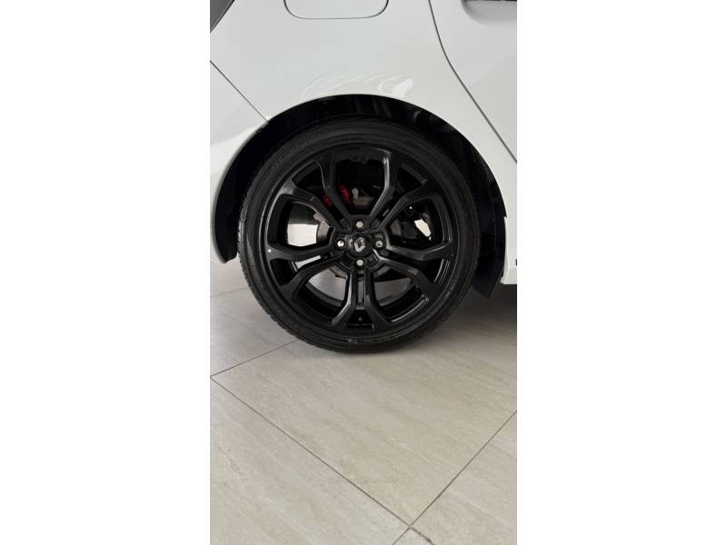 RENAULT - SANDERO - 2016/2017 - Branca - R$ 66.900,00