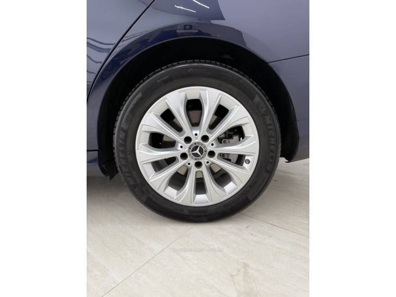 MERCEDES-BENZ - C 180 - 2019/2019 - Azul - R$ 144.900,00