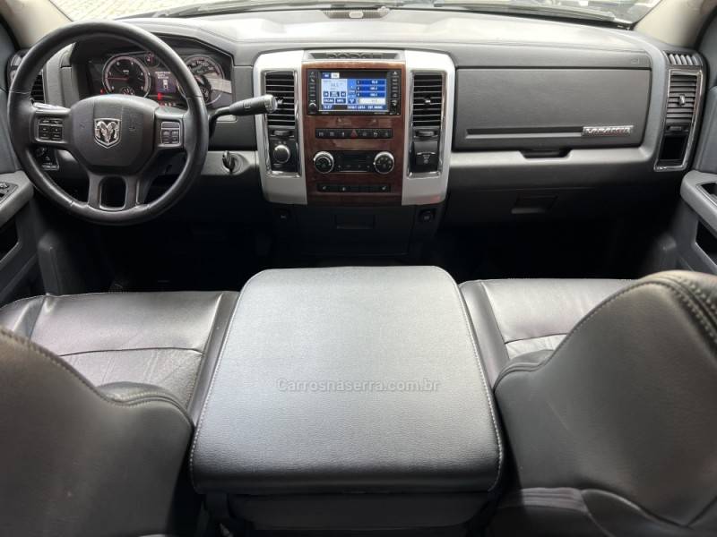 DODGE - RAM - 2011/2012 - Prata - R$ 209.900,00