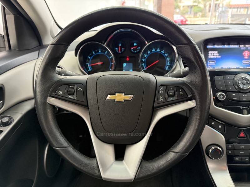 CHEVROLET - CRUZE - 2013/2013 - Prata - R$ 63.900,00