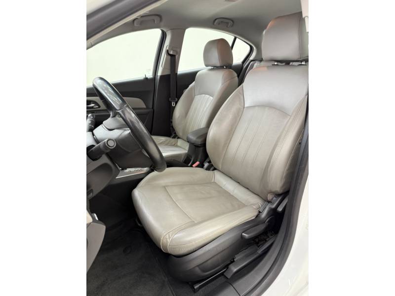 CHEVROLET - CRUZE - 2013/2013 - Prata - R$ 63.900,00