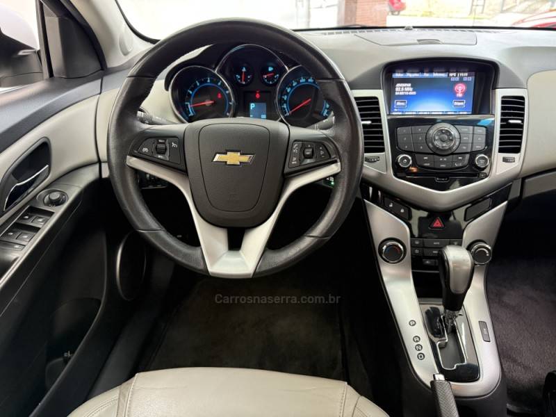 CHEVROLET - CRUZE - 2013/2013 - Prata - R$ 63.900,00