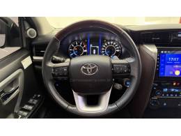 TOYOTA - HILUX - 2012/2013 - Branca - R$ 249.900,00