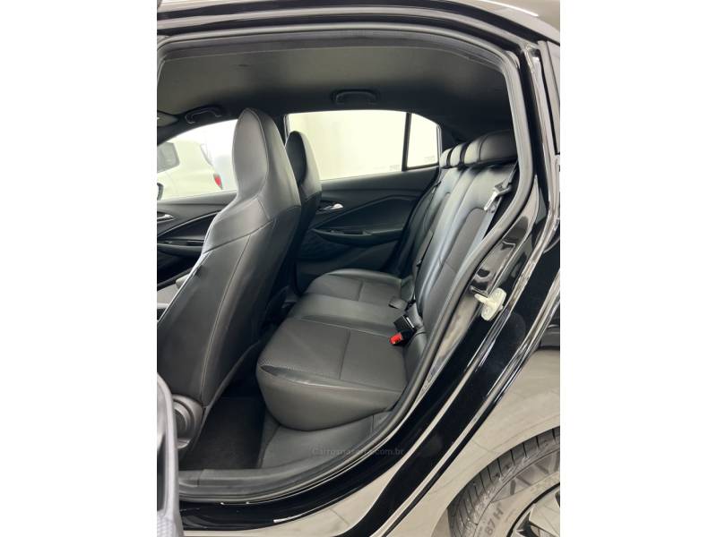 CHEVROLET - ONIX - 2023/2024 - Preta - R$ 99.900,00