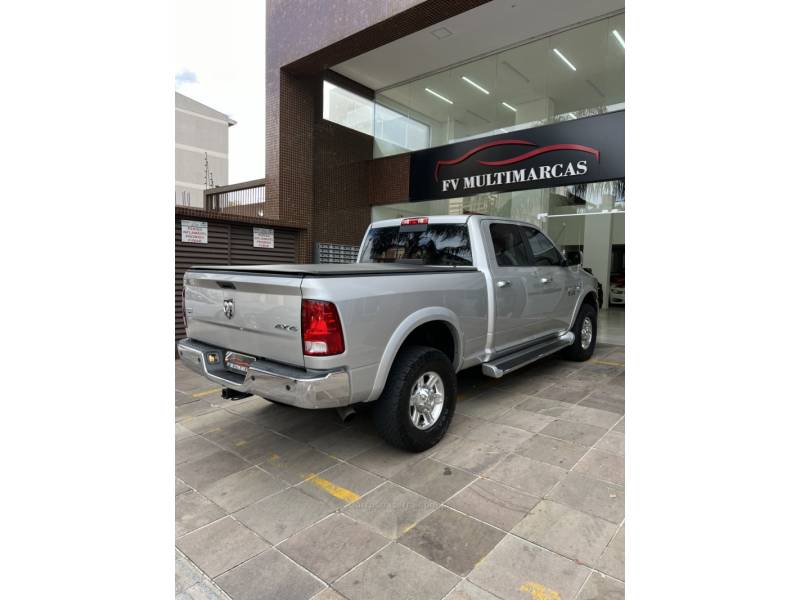 DODGE - RAM - 2011/2012 - Prata - R$ 209.900,00