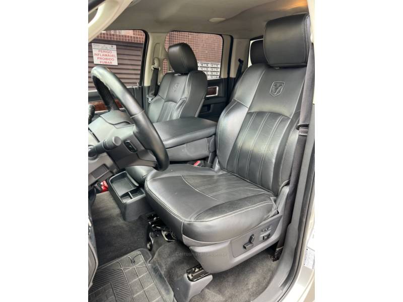 DODGE - RAM - 2011/2012 - Prata - R$ 209.900,00