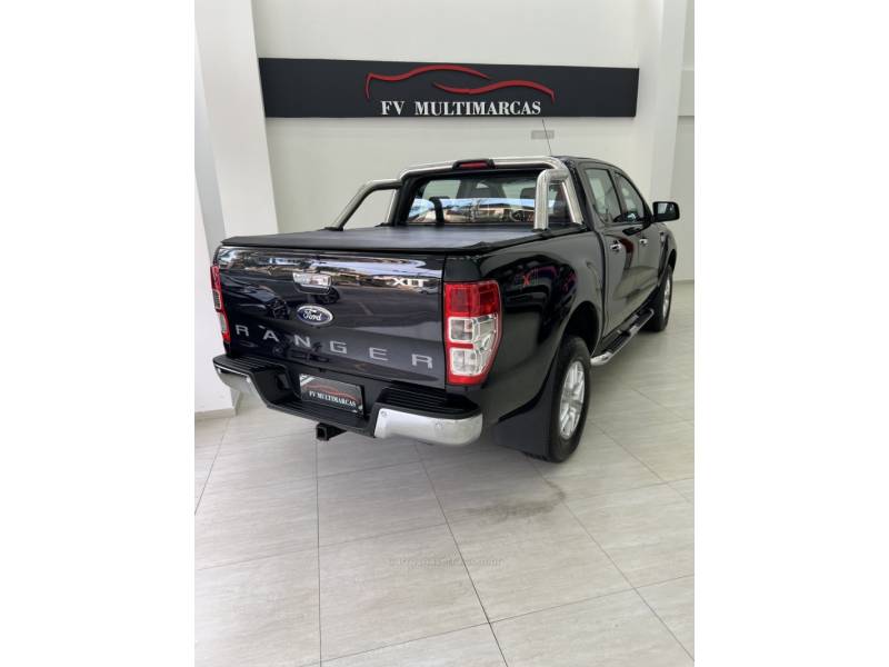 FORD - RANGER - 2015/2016 - Preta - R$ 124.900,00