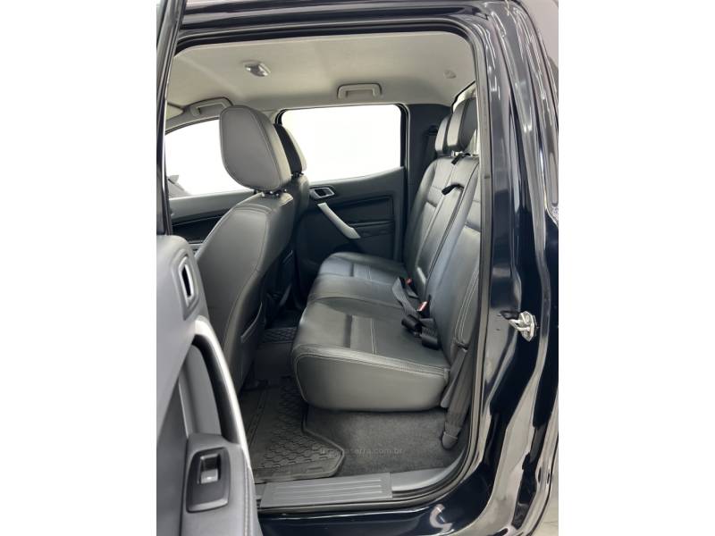 FORD - RANGER - 2015/2016 - Preta - R$ 124.900,00